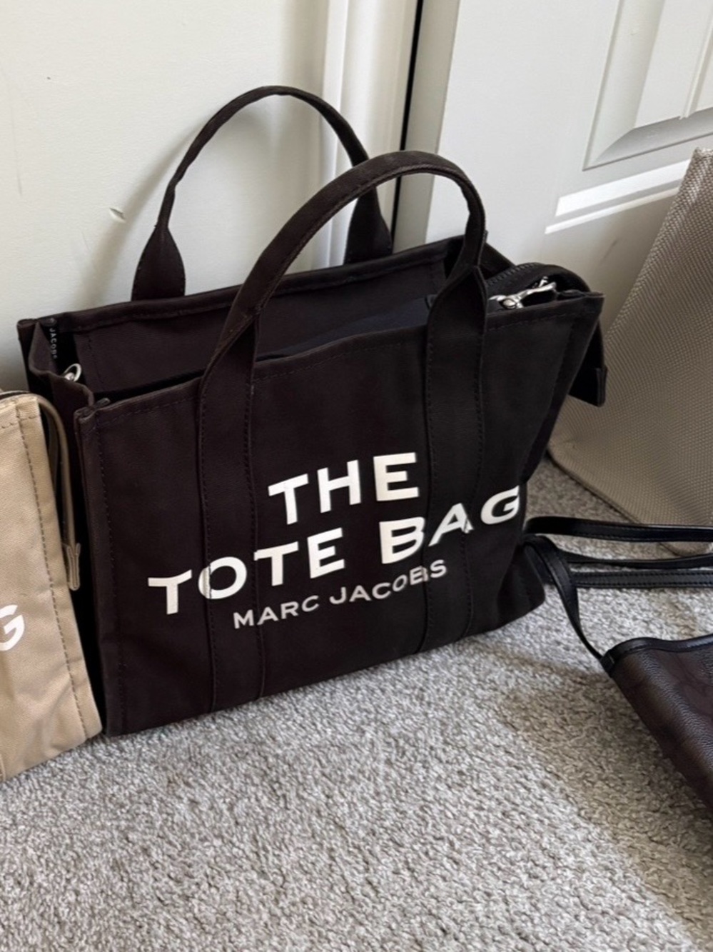 Marc Jacobs Black tote size medium